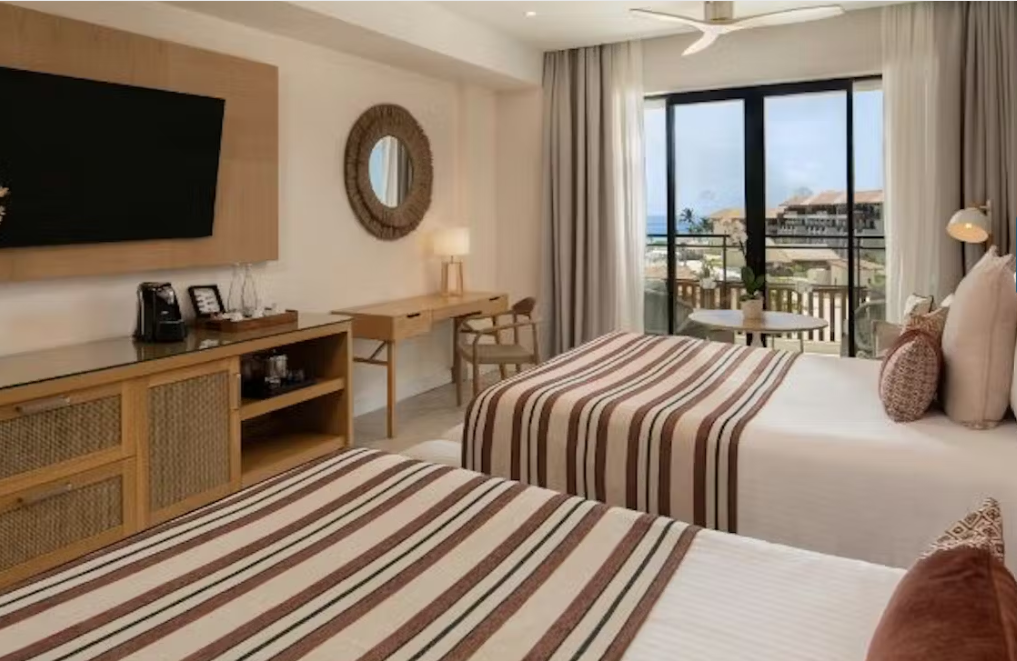 JUNIOR SUITE PARTIAL OCEAN VIEW