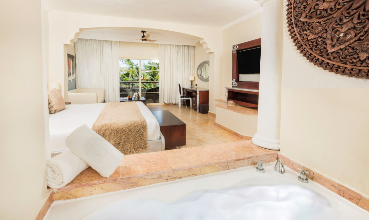 JUNIOR SUITE WITH JACUZZI